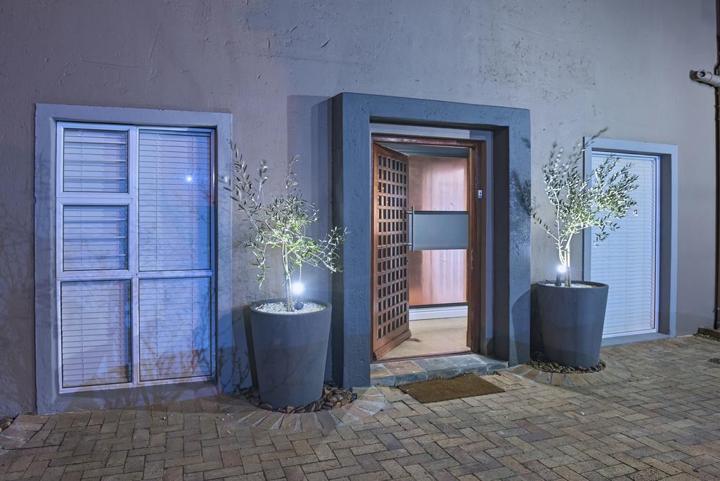 Chocolate Box Boutique Guesthouse Gordons Bay Exterior photo